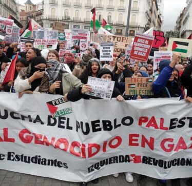 Demonstrata e studentëve në Spanjë: Nuk ndoqën mësimet për të mbështetur Palestinën