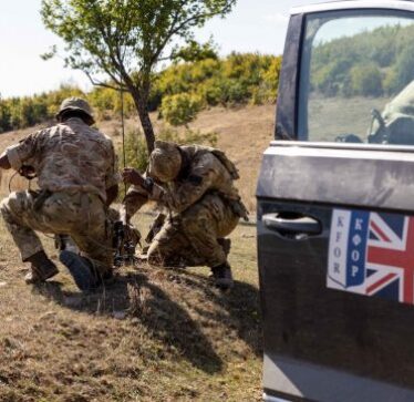 Britania zbarkoi “Tigrat” në Kosovë pas aktivizimit të Forcës Rezervë Strategjike