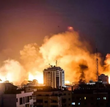 Izraeli vazhdoi sulmet ajrore në Gaza gjatë natës: Objektivat pranë spitaleve u goditën