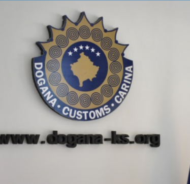 Suspendohen dy zyrtarë të Doganës, dyshohen për rrahje