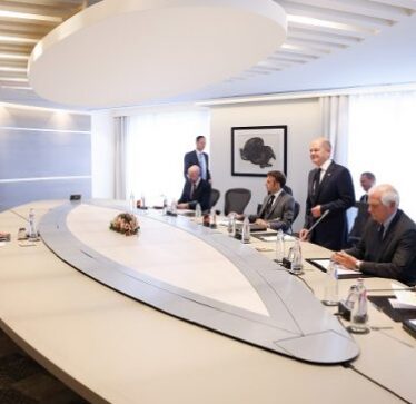 Atmosfera brenda takimeve të Kurtit e Vuçiq me Macron, Scholz e Meloni, BE i publikon videot