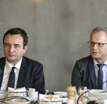 Kurti bashkë me Bislimin do të dalin në konferencë për takimet e Brukselit