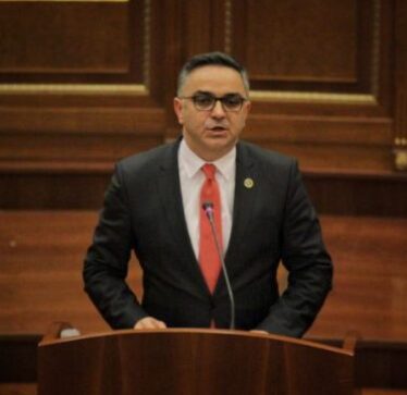 Tahiri aludon se Kurti propozi shtesat për policët për të larguar vëmendjen nga pranimi i Asociacionit