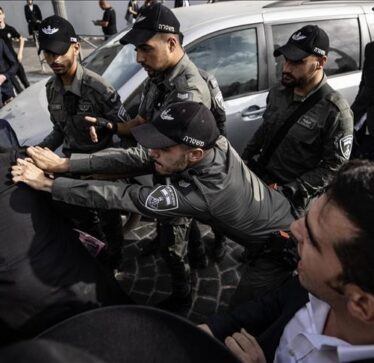Policia izraelite ndërhyn kundër hebrenjve Haredi që protestonin kundër shërbimit ushtarak