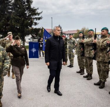 Shefi i NATO-s: 93 ushtarë tanë u lënduan në Kosovë, do ta ruajmë stabilitetin në rajon