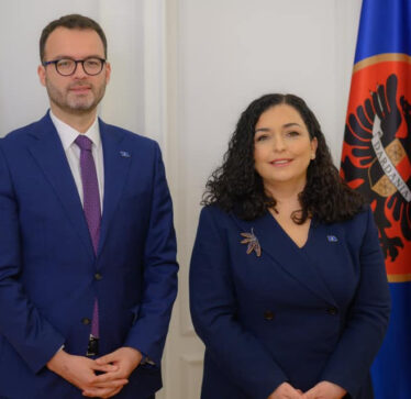 Këshilltari i presidentes i kërkon falje Fahri Musliut për “shakanë pa kripë”, e deaktivizon profilin në X
