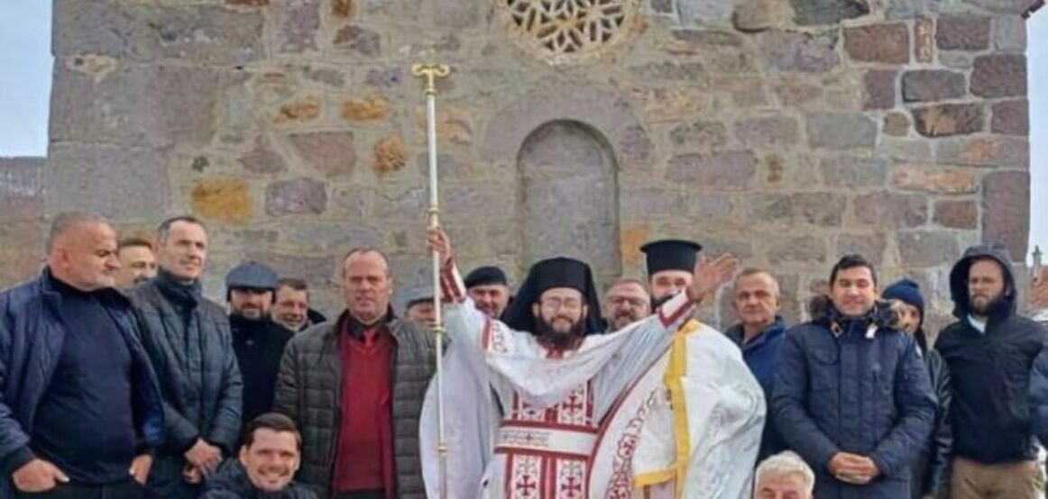 Serbët kapen me At Nikolla Xhufkën: Ngre flamurin në kishat me pronësi serbe