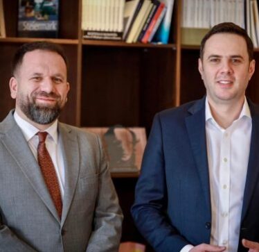 LDK nesër zgjedh kryetarin, Rukiqi publikon fotografi me Abdixhikun: Të përbashkuar për rikthimin e madh
