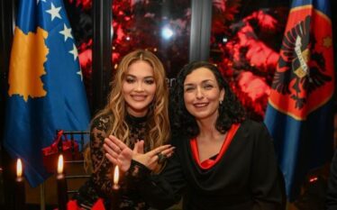Rita Ora uron Shqipërinë në Ditën e Pavarësisë