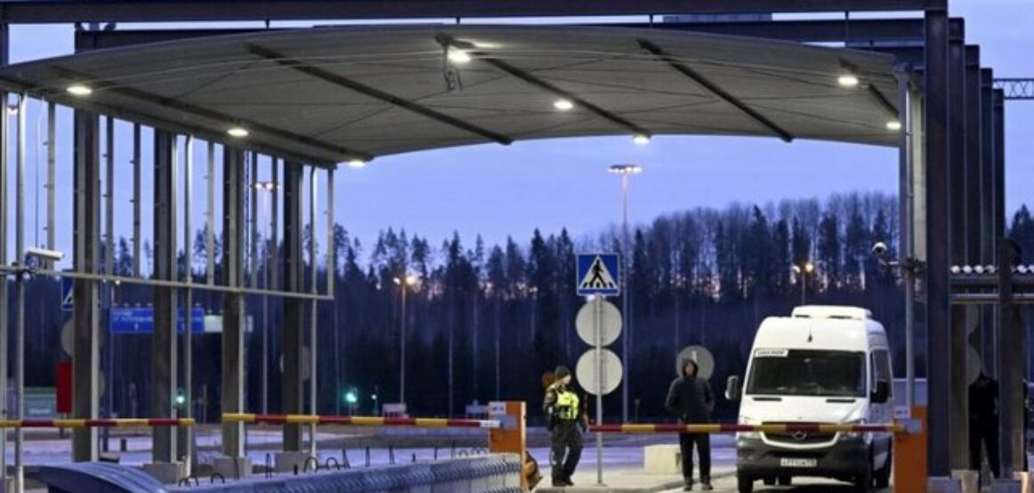 Finlanda e gatshme të mbyllë edhe pikën e fundit kufitare me Rusinë