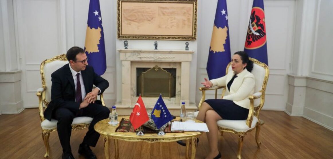 Presidentja takon ambasadorin turk, flasin për bashkëpunimin ndërshtetëror