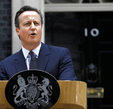 Ish-kryeministri David Cameron emërohet Sekretari i ri i Jashtëm i Britanisë së Madhe