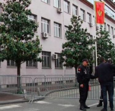 Mali i Zi liron dy të dyshuar për krime lufte në Kosovë