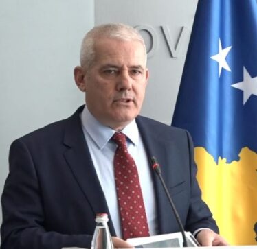 Xhelal Sveçla del me reagim: Policët që protestuan sot këtë vit morën nga 2,200 euro në muaj