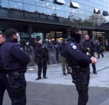 Eskalon protesta e PSD-së kundër kryetares së Speciales: Ka arrestime