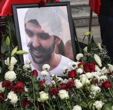 Prindërit e Astrit Deharit kërkojnë shkarkimin e prokurorit Afrim Shefkiu, thonë se i ka bërë 12 shkelje gjatë trajtimit të lëndës