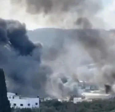 Kolonët izraelitë u vunë flakën dyqaneve dhe makinave palestineze në një qytet të Bregut Perëndimor