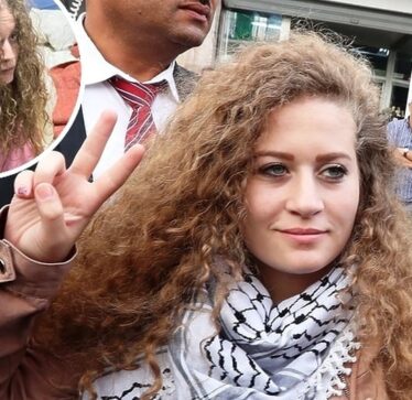 Ushtria izraelite arrestoi ikonën e rezistencës palestineze Ahed Tamimi