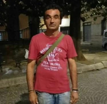 Një i pastrehë nga Italia fitoi 37 mijë euro në llotari, mezi mblodhi fitimet