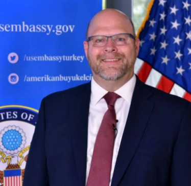 Ambasadori amerikan me kërkesë: Të rritet numri i grave police