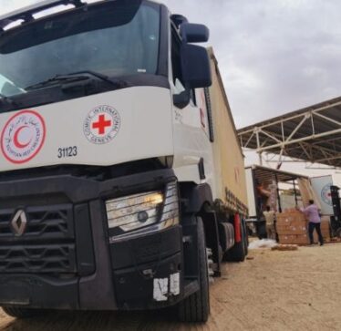Karvani i Kryqit të Kuq sulmohet gjatë dërgimit të furnizimeve mjekësore në Gaza