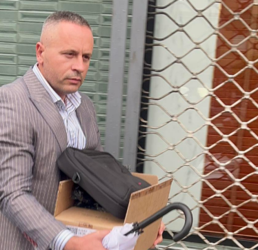 Përfundon bastisja tek ky mobi-shop në Prishtinë – Inspektorët marrin me vete disa pako