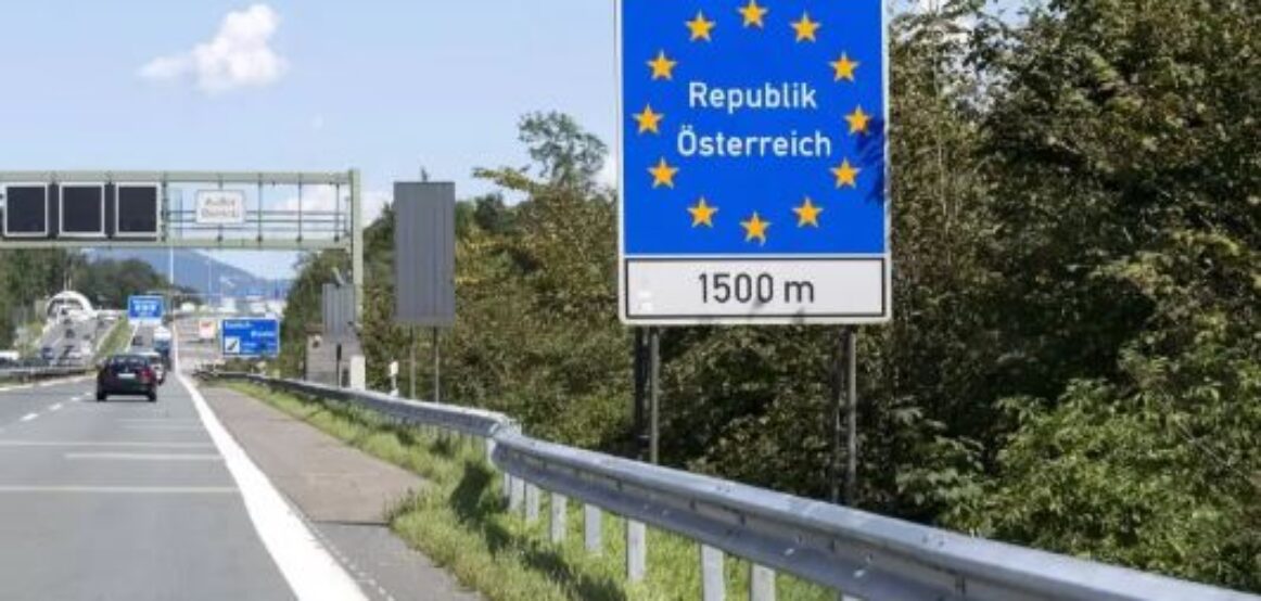 Ministri austriak: Kontrollet në kufirin me Sllovakinë do të zgjasin për sa kohë të jetë e nevojshme