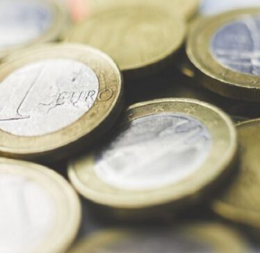 Gratë në BE paguhen 13% më pak se burrat për të njëjtën punë