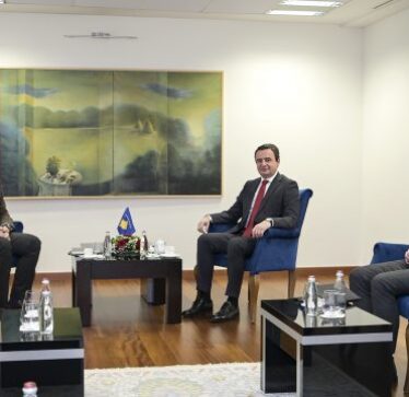 Kurti priti në takim shefin e misionit të parë të Kosovës në Poloni