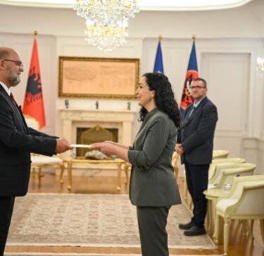 Osmani pranoi letrat kredenciale nga ambasadori i ri i Shqipërisë, Petrit Malaj