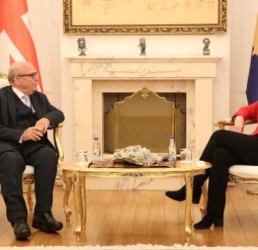 Emisari britanik në Kosovë, ka takuar Osmanin, Kurtin, Bislimin, diskutohet implementimi i marrëveshjeve