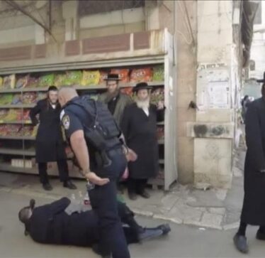 Policia izraelite sulmoi hebrenjtë antisionistë që varën flamurin palestinez në Kudsin Perëndimor