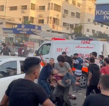 Gaza, ushtria izraelite shënjestron hyrjen kryesore të Spitalit Al-Shifa