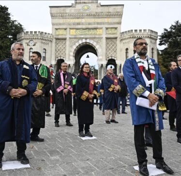 Istanbul, profesorët universitarë protestojnë kundër luftës izraelite në Gaza