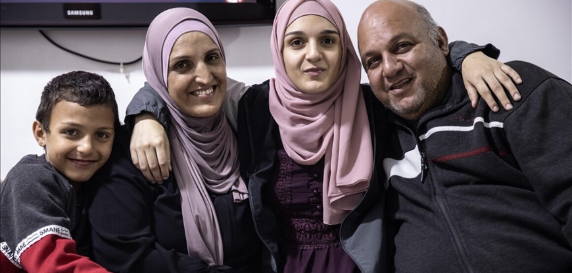 Takimi emocional me familjen, palestinezja Malak Salman lirohet nga burgu izraelit pas 8 vitesh