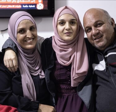Takimi emocional me familjen, palestinezja Malak Salman lirohet nga burgu izraelit pas 8 vitesh