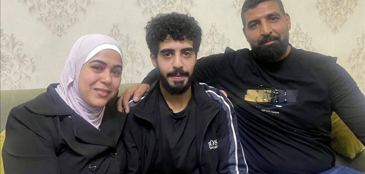 Nëna e djalit palestinez të liruar nga burgu izraelit: Djali im u rrit në burg, larg syve të mi