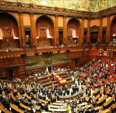 Opozita italiane kritikon marrëveshjen me Shqipërinë për qendrat e emigrantëve