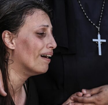 Bombardimi izraelit gjatë meshës në kishën katolike në Gaza shkaktoi frikë të madhe