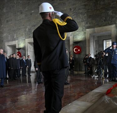 Turqia përkujton themeluesin e Republikës, Mustafa Kemal Atatürk