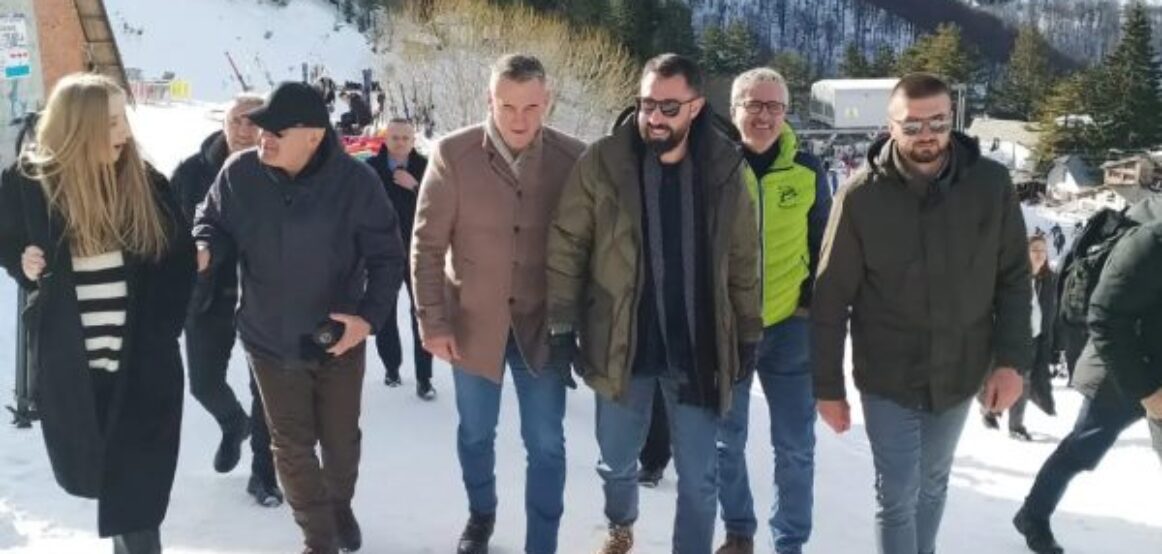 U ftuan nga Rashiq, Xhelal Sveçla dhe Elbert Krasniqi vizitojnë Brezovicën