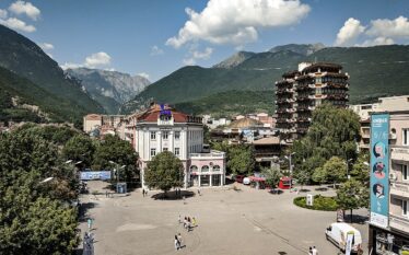 Tentim vrasje në Pejë- Viktima gjuhet me armë zjarri sa…