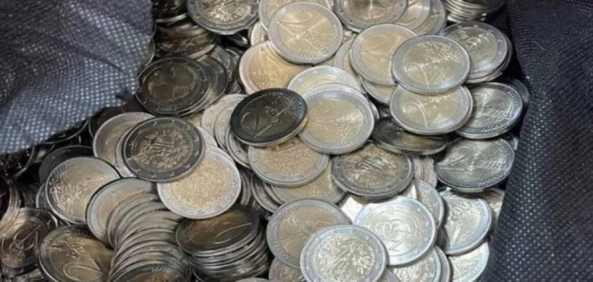 Policia në Pejë sekuestron mbi 1 mijë e 300 euro 2-she fals