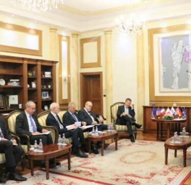 Puna e Kuvendit, ambasadorët e QUINT’it, shefi i Zyrës së BE’së dhe ai i OSBE’s i shkojnë në zyre Konjufcës