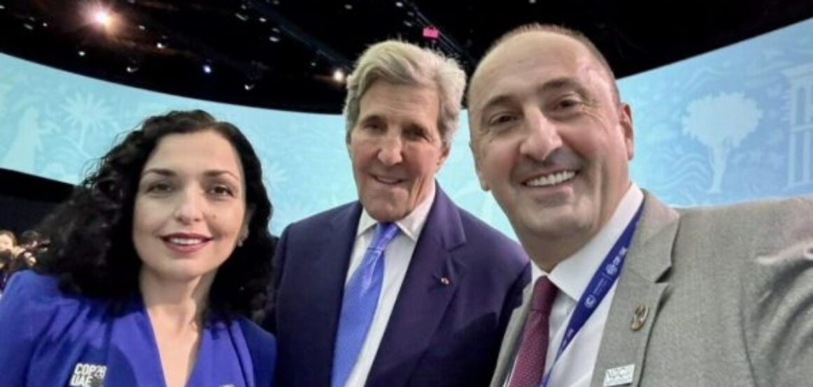 Aliu publikon foto me ish-sekretarin Kerry dhe Osmanin: Dëgjuam fjalimin inspirues për veprimet ndaj ndryshimeve klimatike