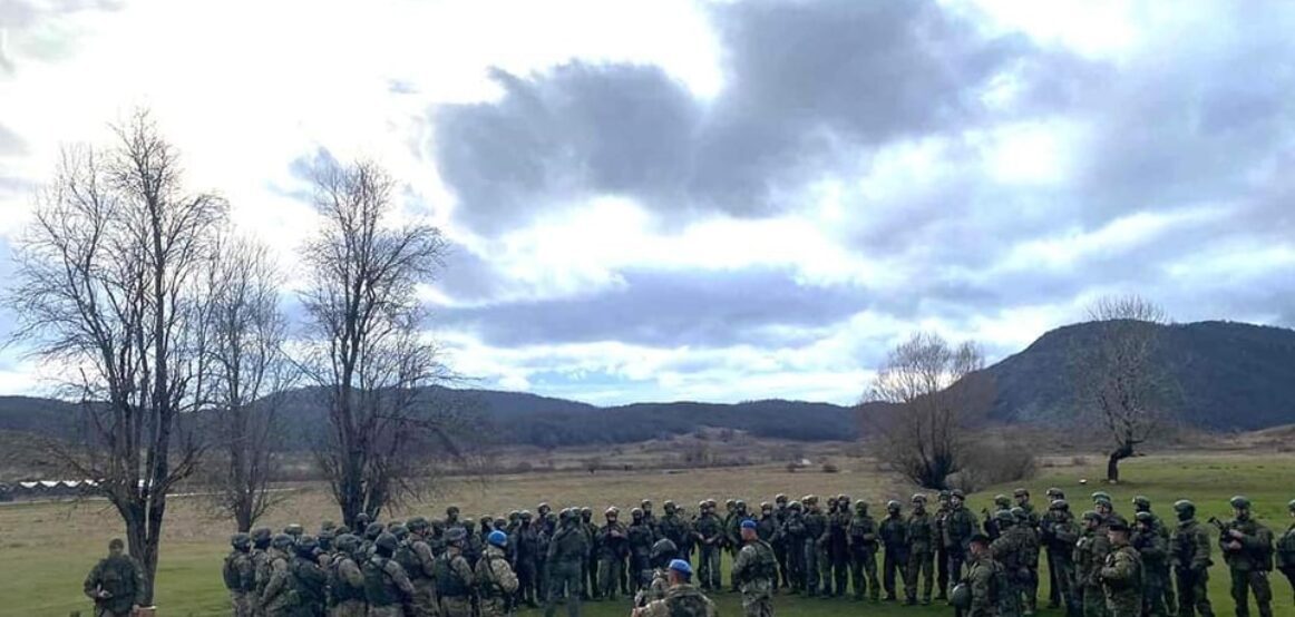 FSK dhe ushtria shqiptare zhvillojnë stërvitje të përbashkëta, Maqedonci: Dy ushtri, një komb