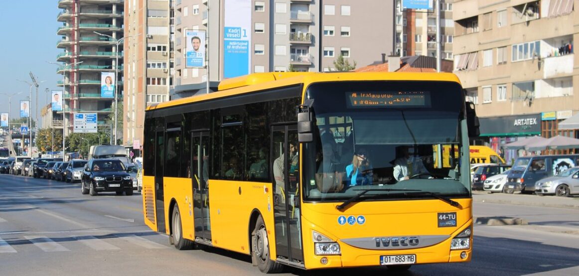Trafiku urban kërkon nga qytetarët që biletat t’i paguajnë me SMS, t’i shmangin 2 eurot false