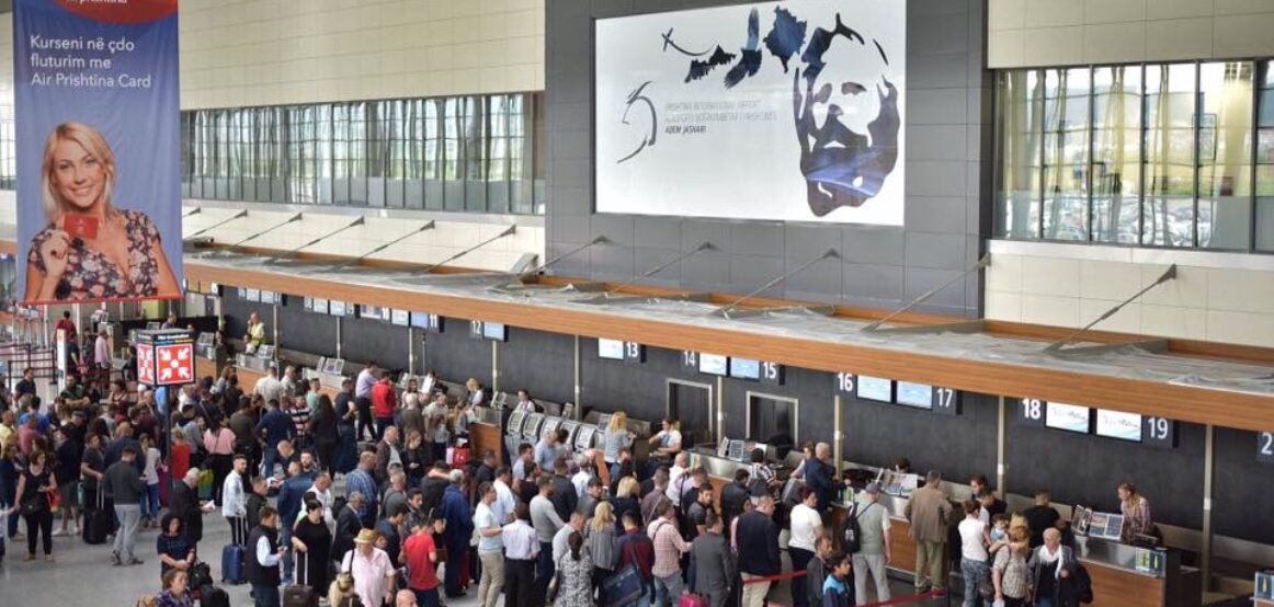 Festat e fundvitit/ 30 aeroplanë pritet të aterojnë sot në “Adem Jashari”