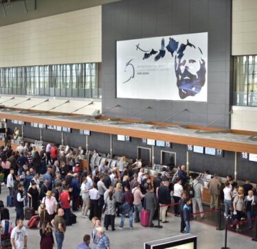 Festat e fundvitit/ 30 aeroplanë pritet të aterojnë sot në “Adem Jashari”