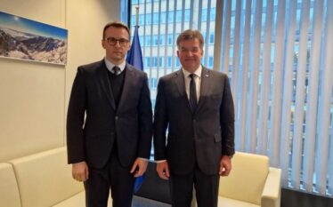 Petkoviqi takon Lajçakun: Flasin për marrëveshjet e arritura dhe Asociacionin